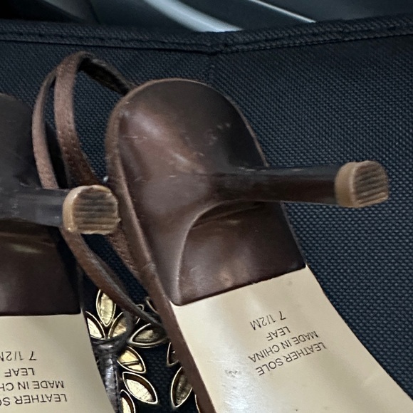 Valerie Stevens Tan Sandals with Gold Leaf Design - Picture 6 of 6